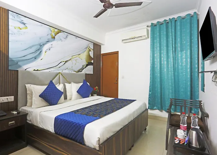 Hotel Happy Plaza- Near Delhi International Airport Pkicup Free