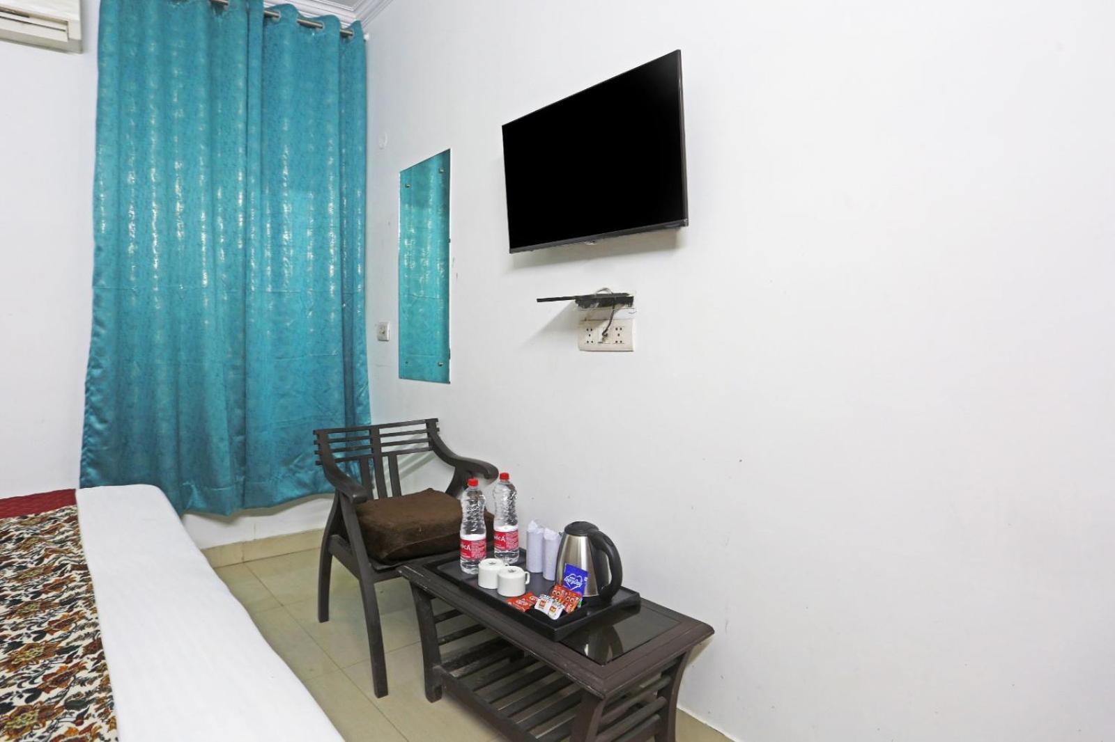 Hotel Happy Plaza- Near Delhi International Airport Pkicup Free New Delhi